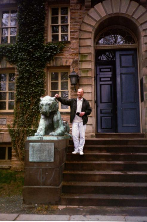 PrincetonCampusTiger.jpg Princeton University campus.